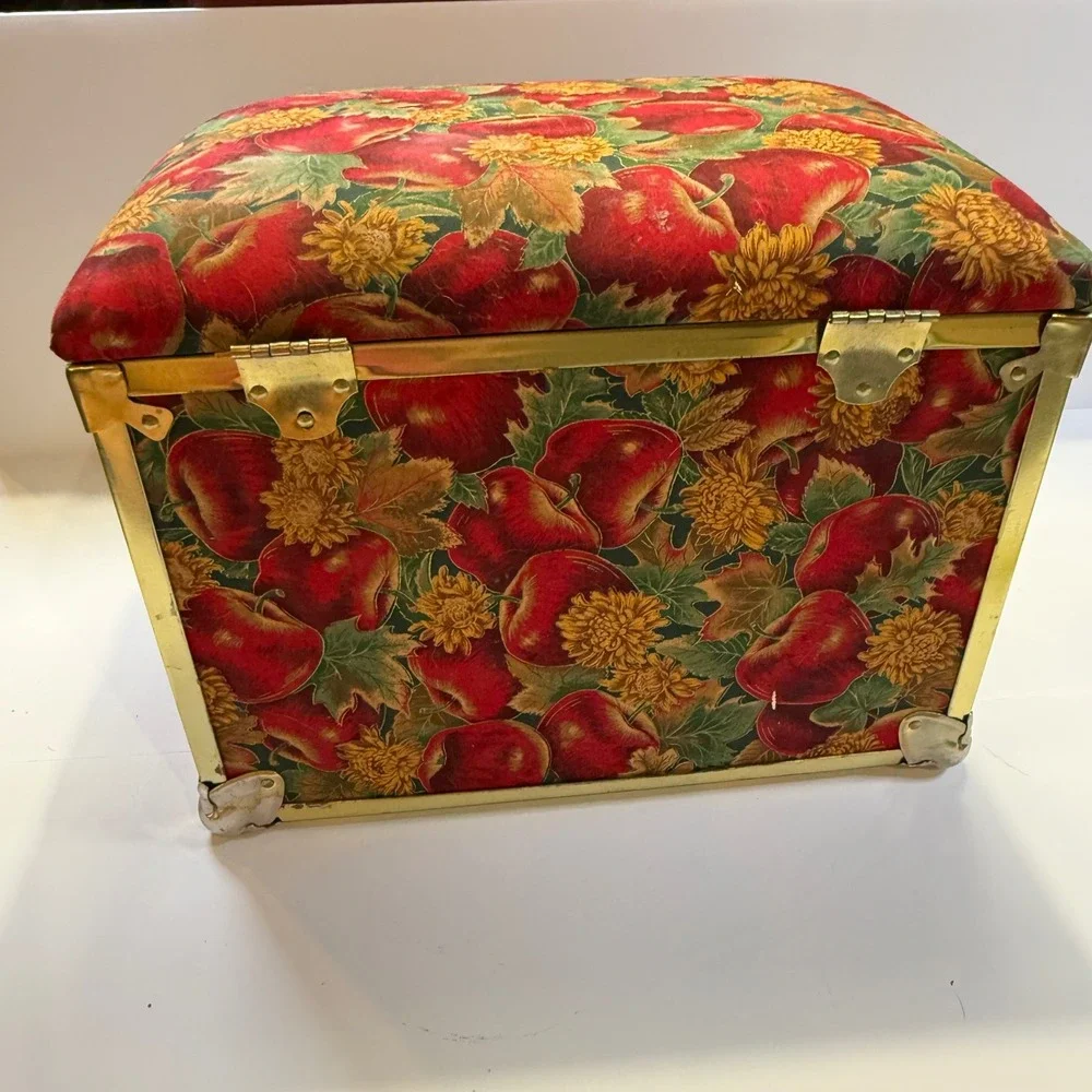 Vintage Style Apple Floral Storage Trunk Padded Ottoman Gold Trim Small Chest